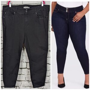 TORRID Super Soft Stretch Jean Jegging Black Essential Classic Size 24 Short